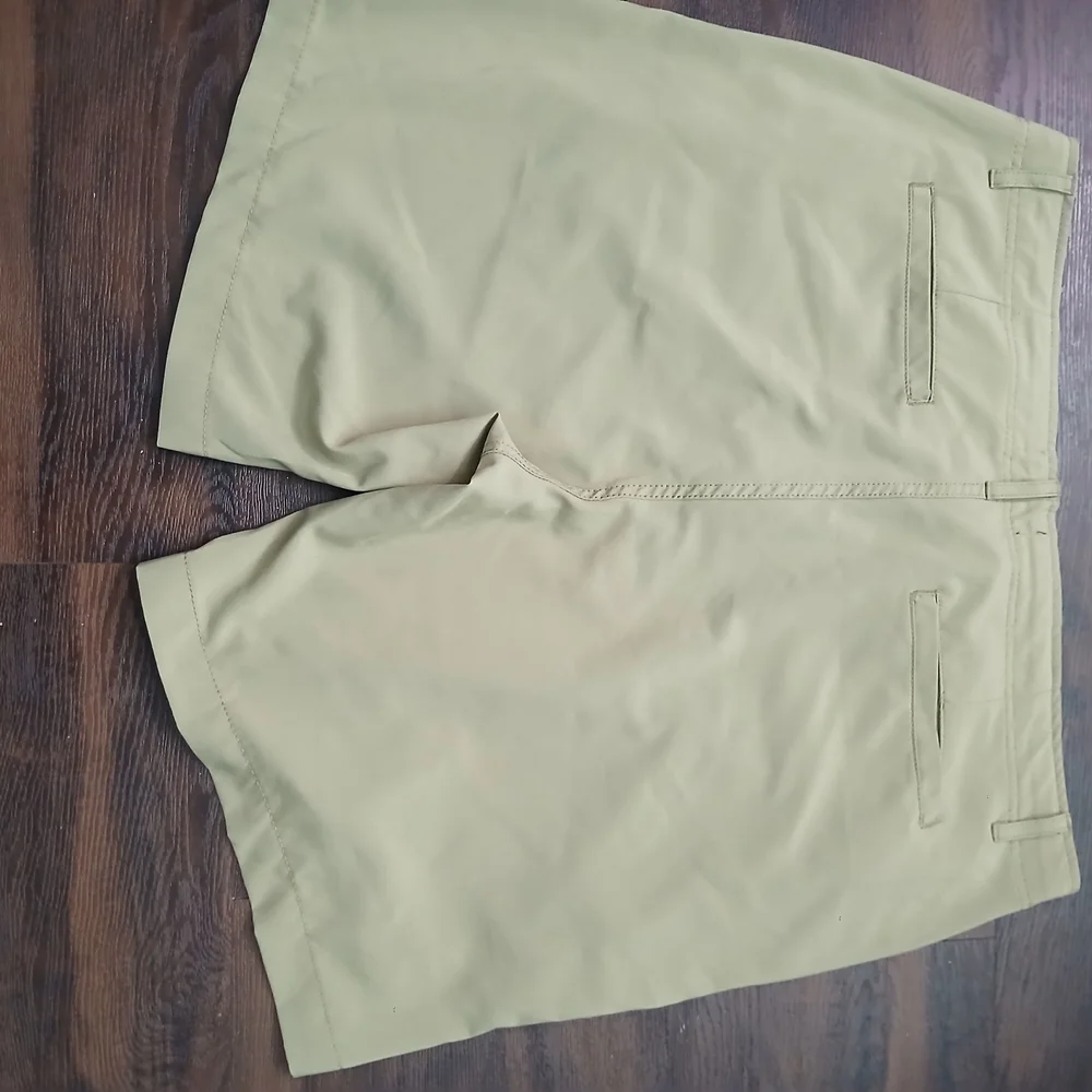 Athletic‎ Green Shorts with Lightweight Fabric